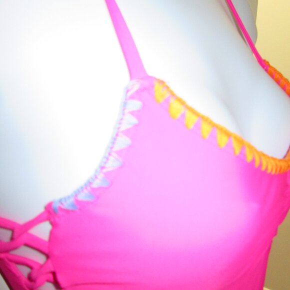 Salt + Cove Cutout Side 1 Piece Swimsuit Embroidery Trim NWT Sz XS - Picture 8 of 11